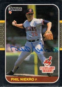 1987 Donruss #465 Phil Niekro Autographed